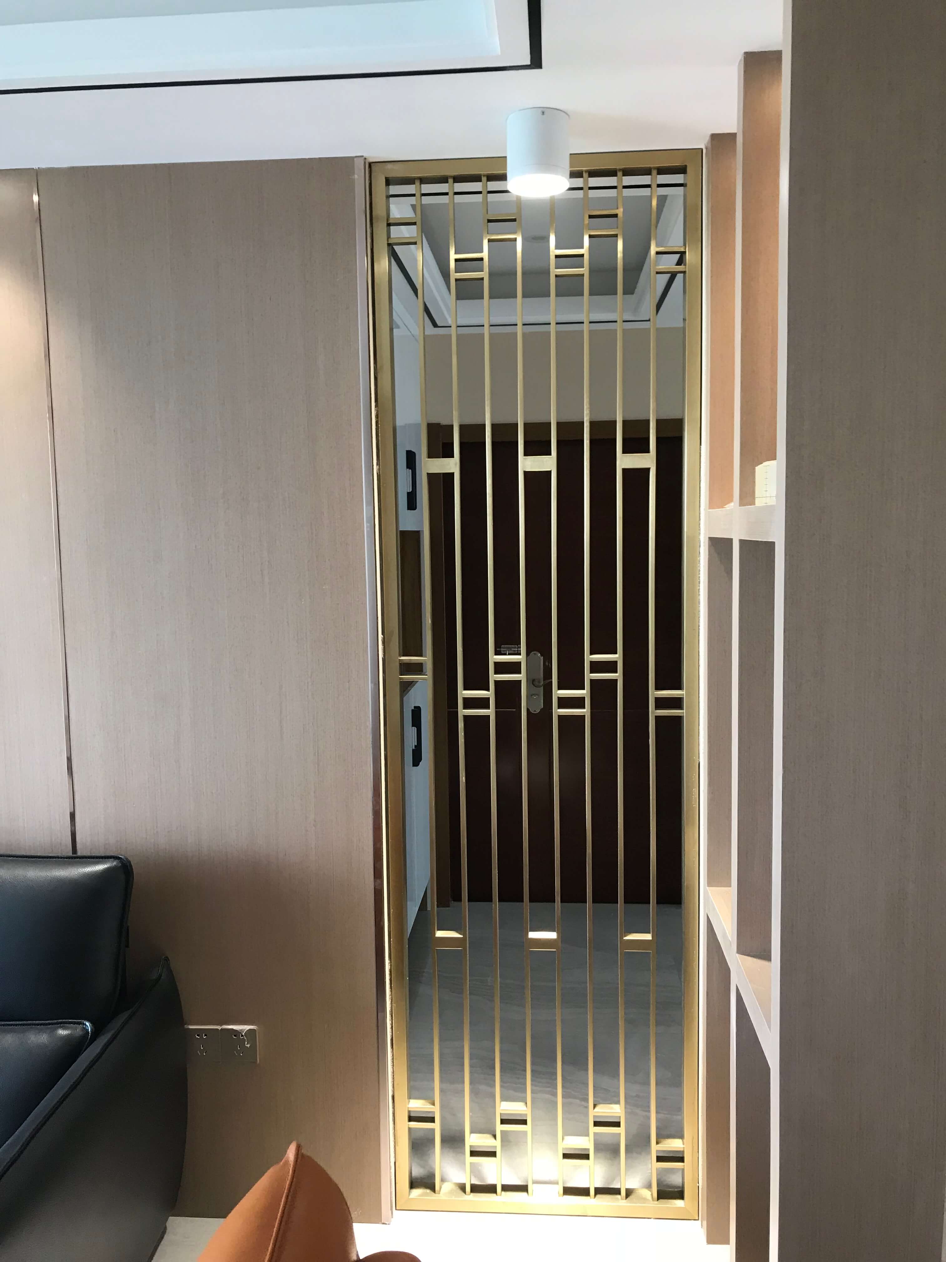 Stainless steel screen partition