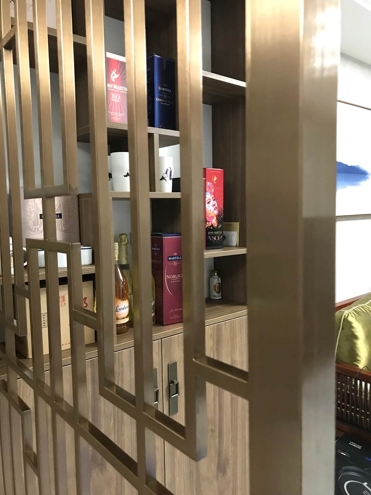 Stainless steel screen partition